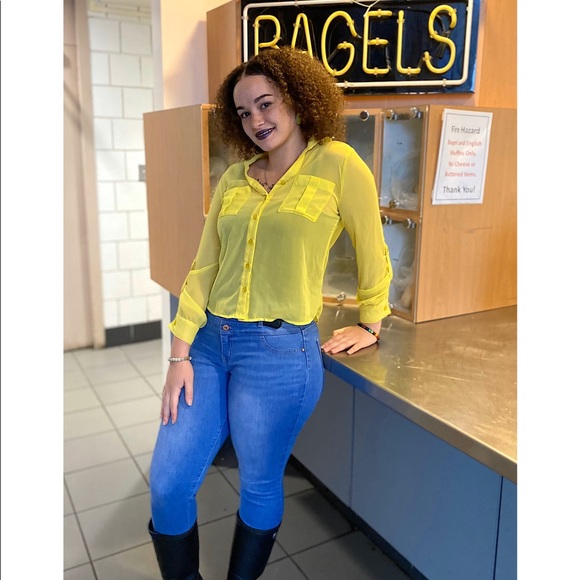 Button down - Picture 2 of 3